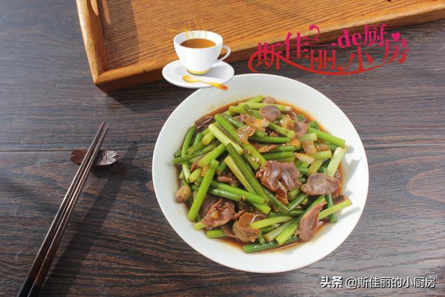 一块五毛钱茼蒿加一把花生炒一盘,实在太香能下酒能下饭特开胃赞,美食,菜谱,好看视频 一块五毛钱茼蒿加一把花生炒一盘,实在太香能下酒能下饭特开胃赞,美食,菜谱,好看视频