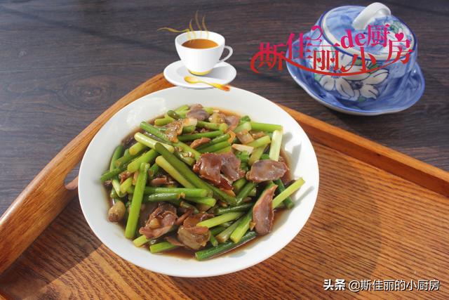 一块五毛钱茼蒿加一把花生炒一盘,实在太香能下酒能下饭特开胃赞,美食,菜谱,好看视频 一块五毛钱茼蒿加一把花生炒一盘,实在太香能下酒能下饭特开胃赞,美食,菜谱,好看视频