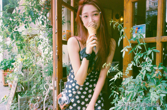 古装女星施法姿势,关晓彤是“五毛钱特效”,杨幂被赞演技爆棚!_腾讯新闻 古装女星施法姿势,关晓彤是“五毛钱特效”,杨幂被赞演技爆棚!_腾讯新闻