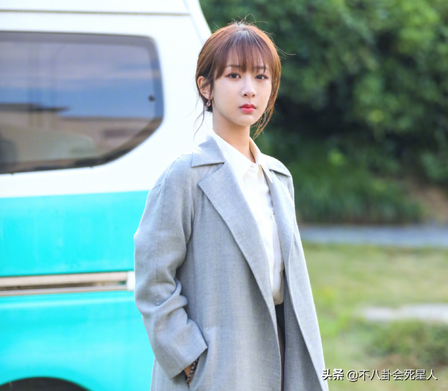 古装女星施法姿势,关晓彤是“五毛钱特效”,杨幂被赞演技爆棚!_腾讯新闻 古装女星施法姿势,关晓彤是“五毛钱特效”,杨幂被赞演技爆棚!_腾讯新闻