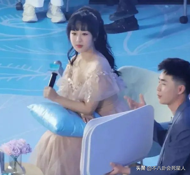 古装女星施法姿势,关晓彤是“五毛钱特效”,杨幂被赞演技爆棚!_腾讯新闻 古装女星施法姿势,关晓彤是“五毛钱特效”,杨幂被赞演技爆棚!_腾讯新闻