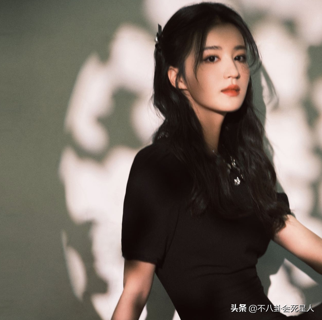 古装女星施法姿势,关晓彤是“五毛钱特效”,杨幂被赞演技爆棚!_腾讯新闻 古装女星施法姿势,关晓彤是“五毛钱特效”,杨幂被赞演技爆棚!_腾讯新闻