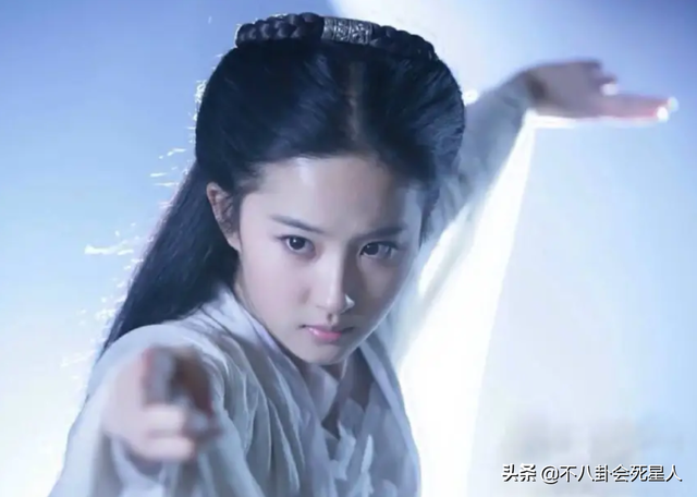 古装女星施法姿势,关晓彤是“五毛钱特效”,杨幂被赞演技爆棚!_腾讯新闻 古装女星施法姿势,关晓彤是“五毛钱特效”,杨幂被赞演技爆棚!_腾讯新闻