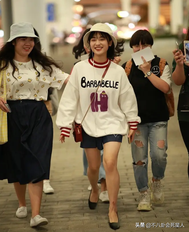 古装女星施法姿势,关晓彤是“五毛钱特效”,杨幂被赞演技爆棚!_腾讯新闻 古装女星施法姿势,关晓彤是“五毛钱特效”,杨幂被赞演技爆棚!_腾讯新闻