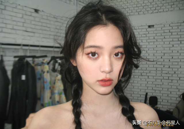 古装女星施法姿势,关晓彤是“五毛钱特效”,杨幂被赞演技爆棚!_腾讯新闻 古装女星施法姿势,关晓彤是“五毛钱特效”,杨幂被赞演技爆棚!_腾讯新闻