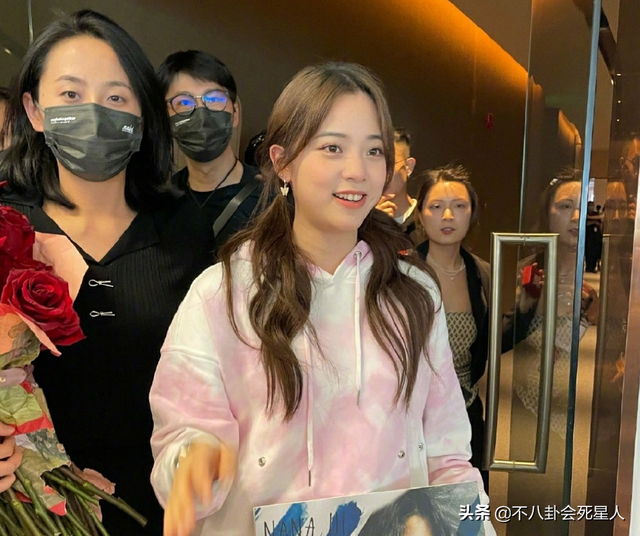 古装女星施法姿势,关晓彤是“五毛钱特效”,杨幂被赞演技爆棚!_腾讯新闻 古装女星施法姿势,关晓彤是“五毛钱特效”,杨幂被赞演技爆棚!_腾讯新闻