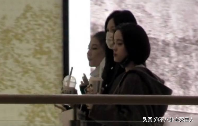 古装女星施法姿势,关晓彤是“五毛钱特效”,杨幂被赞演技爆棚!_腾讯新闻 古装女星施法姿势,关晓彤是“五毛钱特效”,杨幂被赞演技爆棚!_腾讯新闻