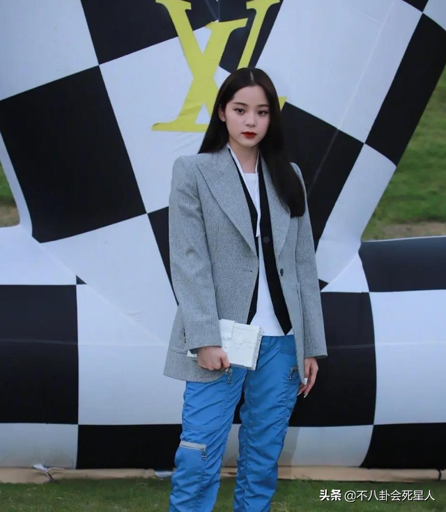 古装女星施法姿势,关晓彤是“五毛钱特效”,杨幂被赞演技爆棚!_腾讯新闻 古装女星施法姿势,关晓彤是“五毛钱特效”,杨幂被赞演技爆棚!_腾讯新闻