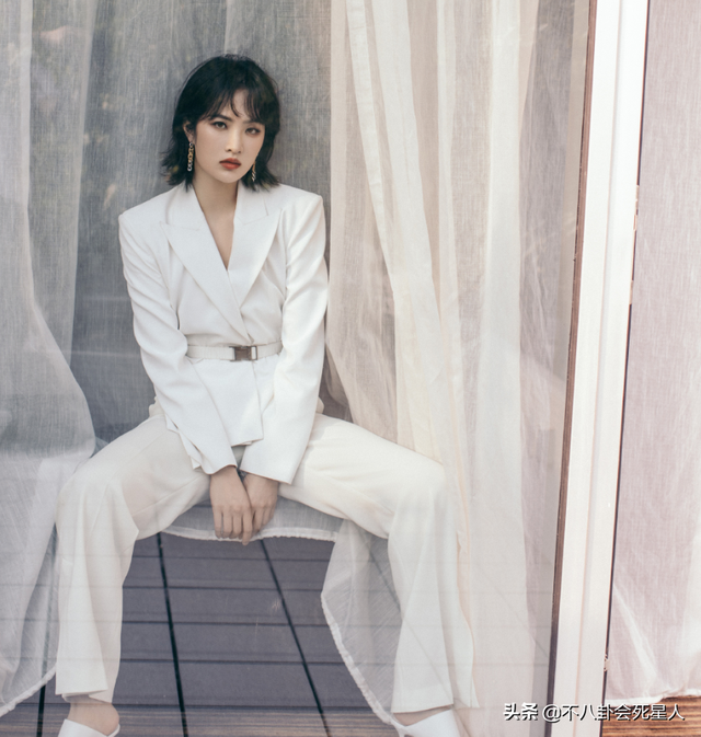 古装女星施法姿势,关晓彤是“五毛钱特效”,杨幂被赞演技爆棚!_腾讯新闻 古装女星施法姿势,关晓彤是“五毛钱特效”,杨幂被赞演技爆棚!_腾讯新闻