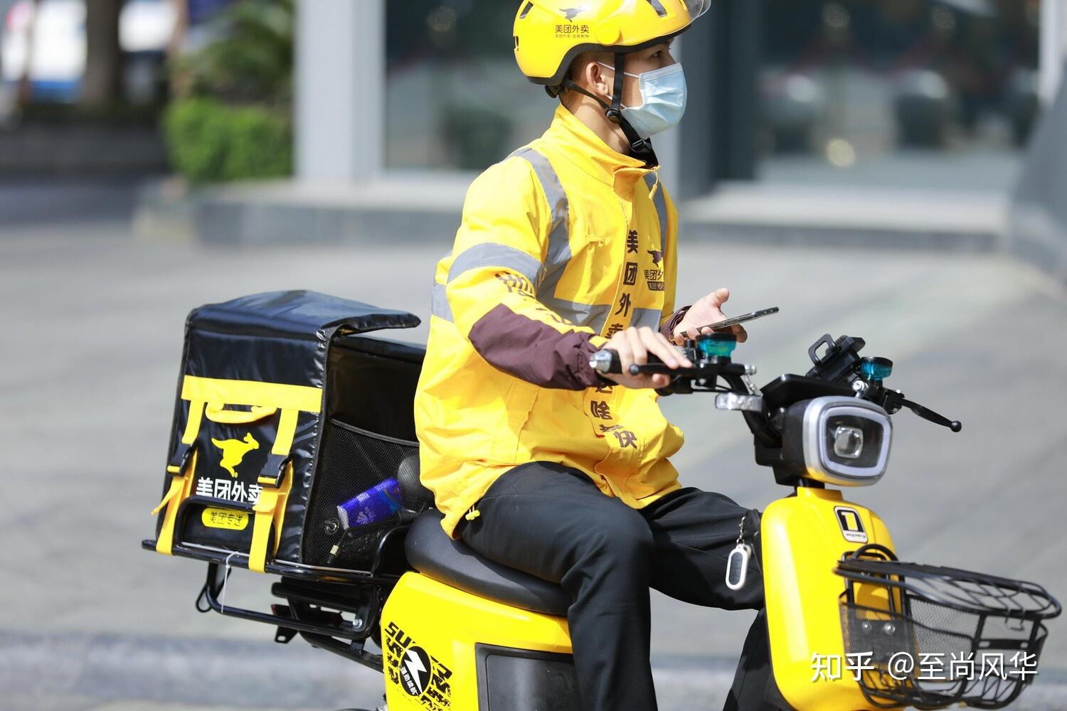 包含生活不易理解万岁!骑手排队订单取消美团奖励1000元