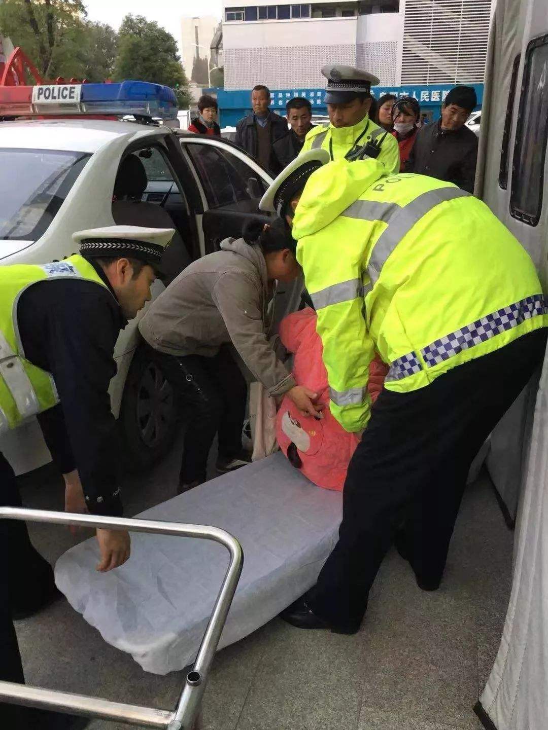 的哥半小时多次违章反被赞？为孕妇开出“生命通道”的简单介绍