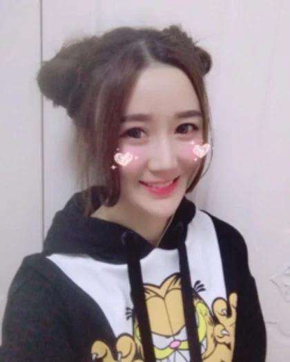 关于斗鱼温柚直播从不露手，被质疑是代打，网友直言跟他大哥骚白学的_那批的信息