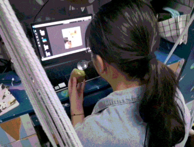 包含36岁家庭主妇靠一部手机赚够全家生活费，手机剪辑到底有多赚钱？_视频_收入_工资的词条