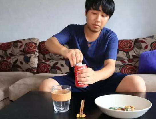 800万关注美食大V，野食小哥向斗鱼叶知秋表白：一起过七夕_腾讯新闻的简单介绍