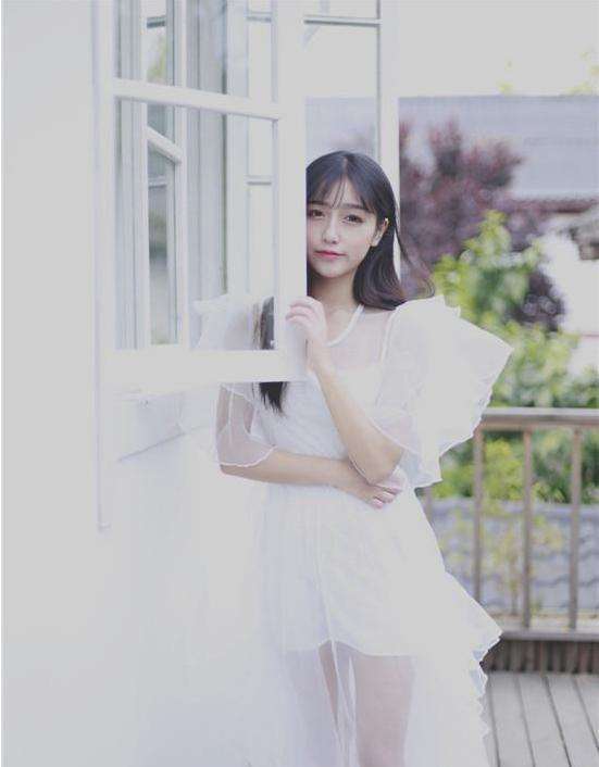 包含斗鱼人气女主播小深深儿“兼职行为”被曝光，其一度放话：30岁仍可跳“开火车_直播的词条