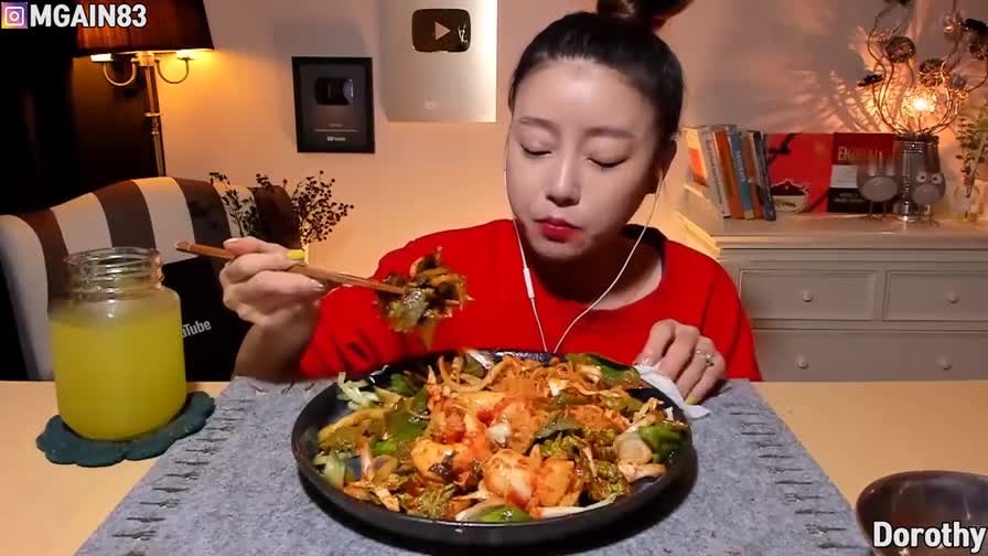 全网关注！“大胃王吃播”要凉？央视痛批后，斗鱼抖音紧急行动！有大V作品被删，帐号消失_财富号评论(cfhpl)股吧_东方财富网股吧的简单介绍