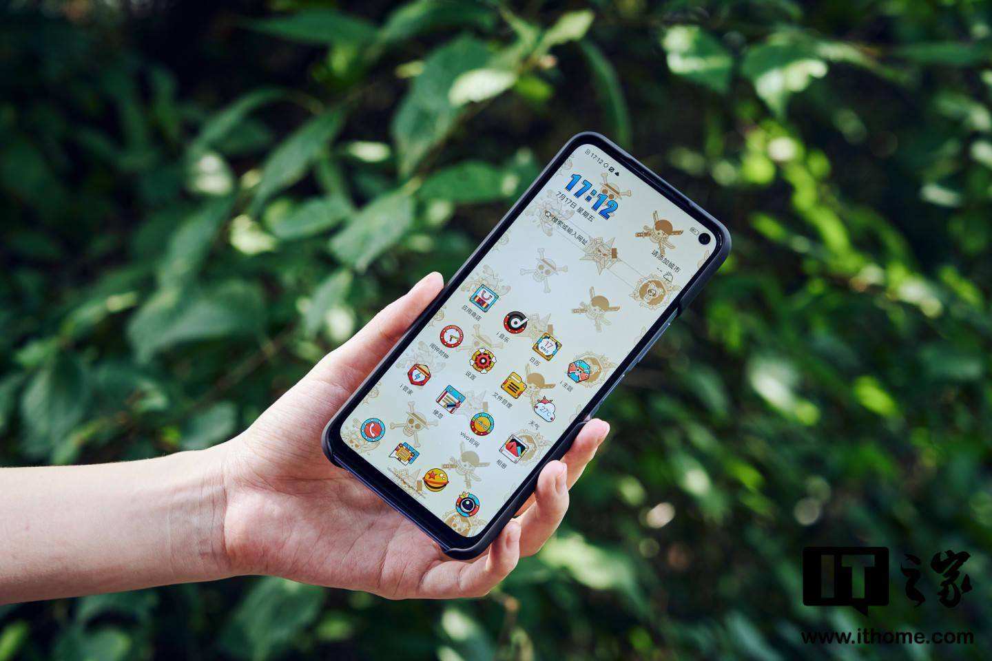 高刷普及机iQOOZ1x发布：搭载120Hz竞速屏--IT--人民网的简单介绍