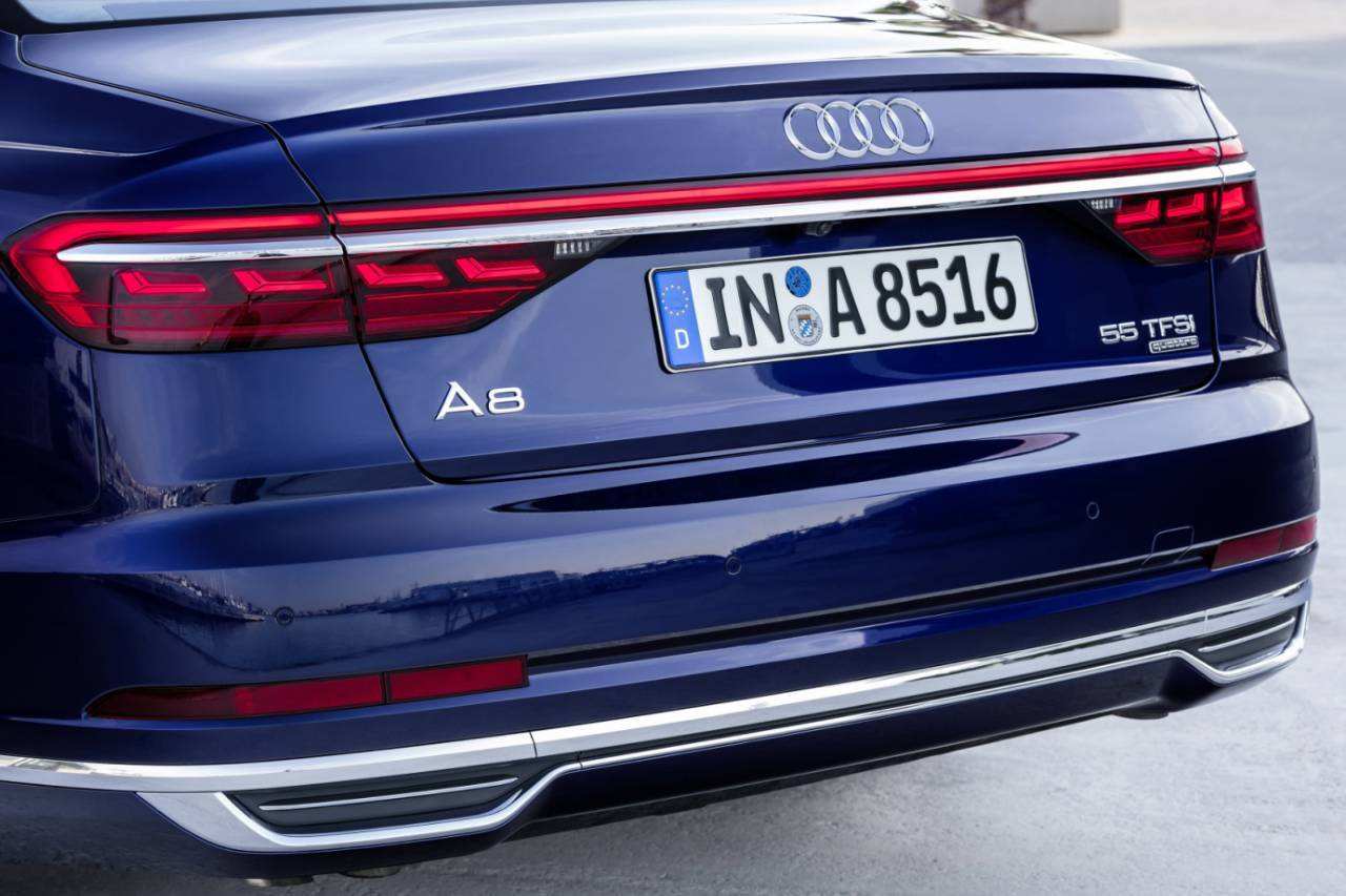 前妻坐奥迪里,看到前夫为五毛钱讨价还价,不料下一幕让她羡慕了的简单介绍 前妻坐奥迪里,看到前夫为五毛钱讨价还价,不料下一幕让她羡慕了的简单介绍