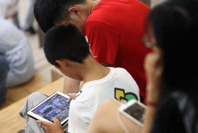 包含腾讯24小时连出防沉迷重拳：网友点赞学生不满_网易订阅的词条