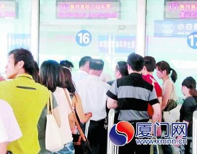 包含调查：“黄牛”转战网络QQ代购春运火车票月入4万-黄牛,转战,代购-大江网国内国际的词条