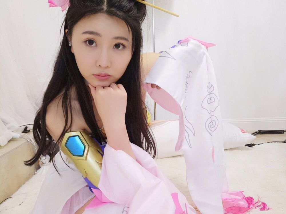 阿怡大小小姐请代打_电竞方舟子打假！斗鱼阿怡直播竟然是代打？_好特教程的简单介绍