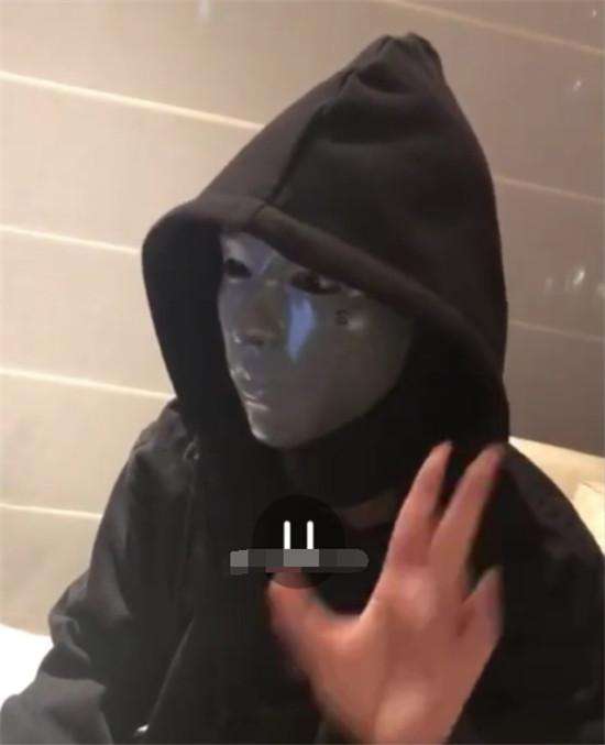 骚白代打已藏不住，斗鱼官方却不做声，粉丝纷纷吐槽：该倒闭了！|主播|电竞|斗鱼_新浪新闻的简单介绍