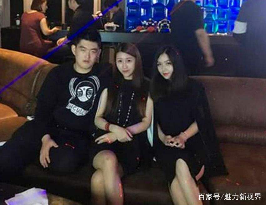 赵本山儿子被曝直播间刷礼物，出手阔绰一次上万，作风奢侈引热议_赵一楠_球球_平台的简单介绍