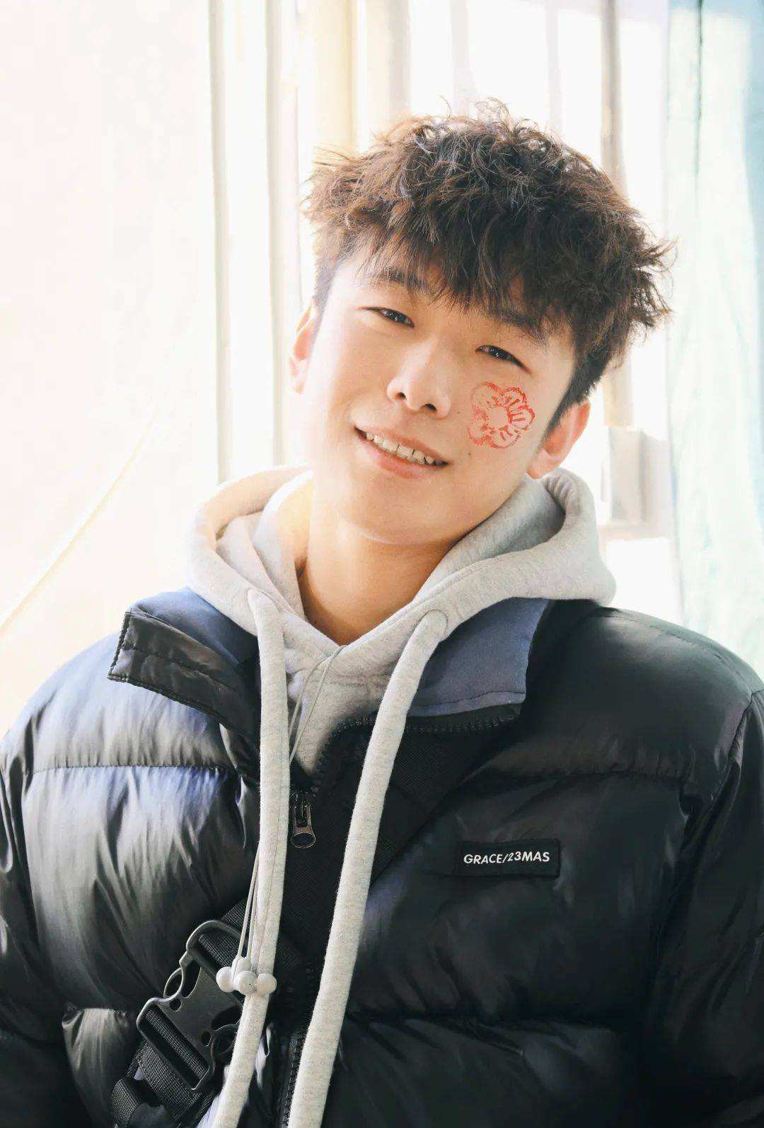 又一首小酸歌送给大家，喜欢的朋友帮我点个关赞，谢谢你的支持！大红公鸡毛腿腿，不想-原创-完整版视频在线观看-爱奇艺的简单介绍