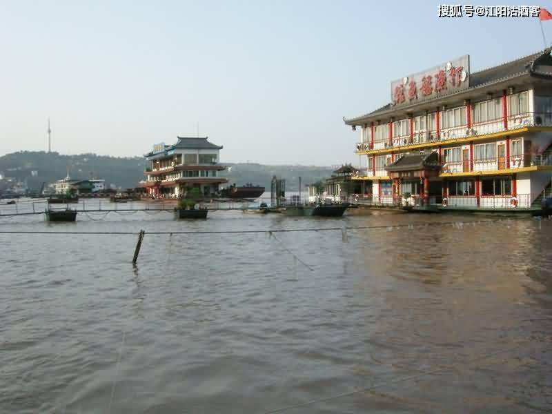 包含观察|《李白》酒城首秀打卡,泸州老窖借船“出海”计现_文化的词条 包含观察|《李白》酒城首秀打卡,泸州老窖借船“出海”计现_文化的词条