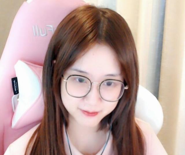 斗鱼主播温柚个人资料怎么火起来的代打事件是怎么回事_游戏_进行_直播的简单介绍