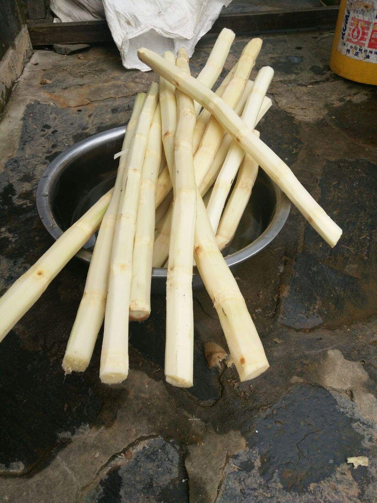 超市买甘蔗，自己削皮9毛9，人家削皮一块五毛八，还是自己动手吧,三农,农民生活,好看视频的简单介绍