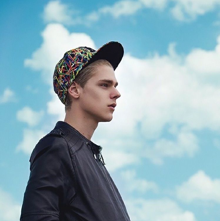 子潇代刷网(zzzz代刷网) 子潇代刷网(zzzz代刷网)