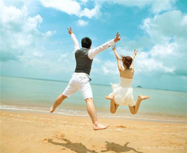 qq说说免费点赞（空间免费说说点赞）